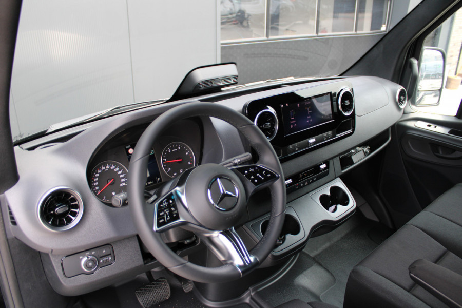 Mercedes-Benz Sprinter 317CDI L2H2 Pro - Mbux 10 - 3.5t Trekhaak - Betimmering - Camera - Carplay - Bind spot - Cruise - Smartphone integratie - Rijkla