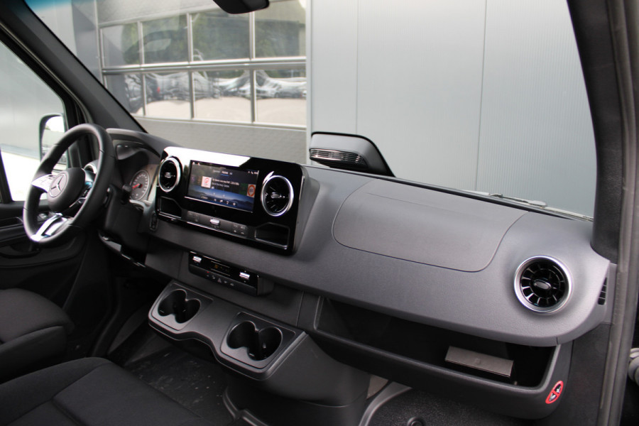 Mercedes-Benz Sprinter 317CDI L2H2 Pro - Mbux 10 - 3.5t Trekhaak - Betimmering - Camera - Carplay - Bind spot - Cruise - Smartphone integratie - Rijkla