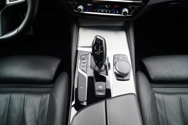 BMW 5 Serie 540i xDrive High Executive | M-pakket | Stoelverwarming / Verkoeling | Camera | Cruise control | Shadowline | NAP |