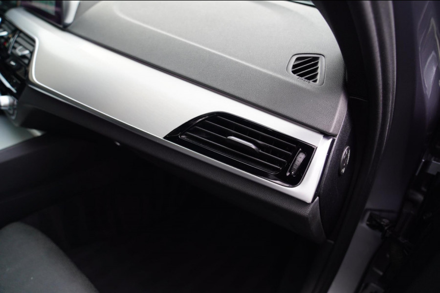 BMW 5 Serie 540i xDrive High Executive | M-pakket | Stoelverwarming / Verkoeling | Camera | Cruise control | Shadowline | NAP |