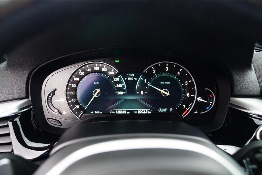 BMW 5 Serie 540i xDrive High Executive | M-pakket | Stoelverwarming / Verkoeling | Camera | Cruise control | Shadowline | NAP |
