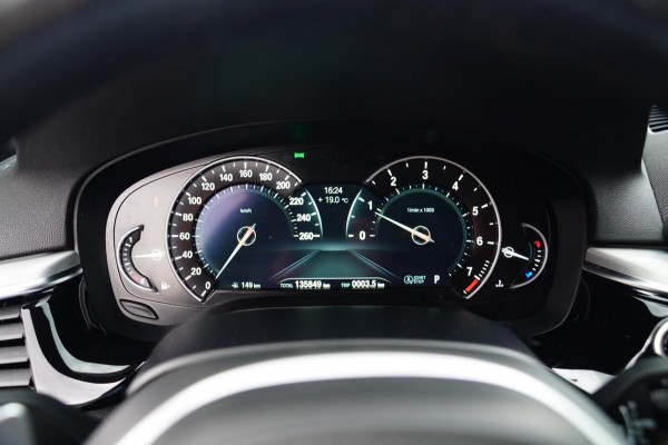 BMW 5 Serie 540i xDrive High Executive | M-pakket | Stoelverwarming / Verkoeling | Camera | Cruise control | Shadowline | NAP |