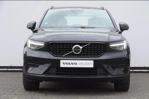 Volvo XC40 B4 211PK Automaat Plus Dark / Adaptieve cruise control / Keyless entry / Elektrische stoelen / Trekhaak / Elektrische achterklep / Stoel en stuurwielverwarming / Harman kardon audio / BLIS /