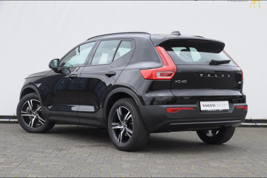Volvo XC40 B4 211PK Automaat Plus Dark / Adaptieve cruise control / Keyless entry / Elektrische stoelen / Trekhaak / Elektrische achterklep / Stoel en stuurwielverwarming / Harman kardon audio / BLIS /