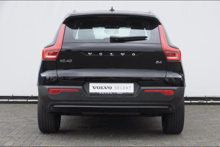 Volvo XC40 B4 211PK Automaat Plus Dark / Adaptieve cruise control / Keyless entry / Elektrische stoelen / Trekhaak / Elektrische achterklep / Stoel en stuurwielverwarming / Harman kardon audio / BLIS /