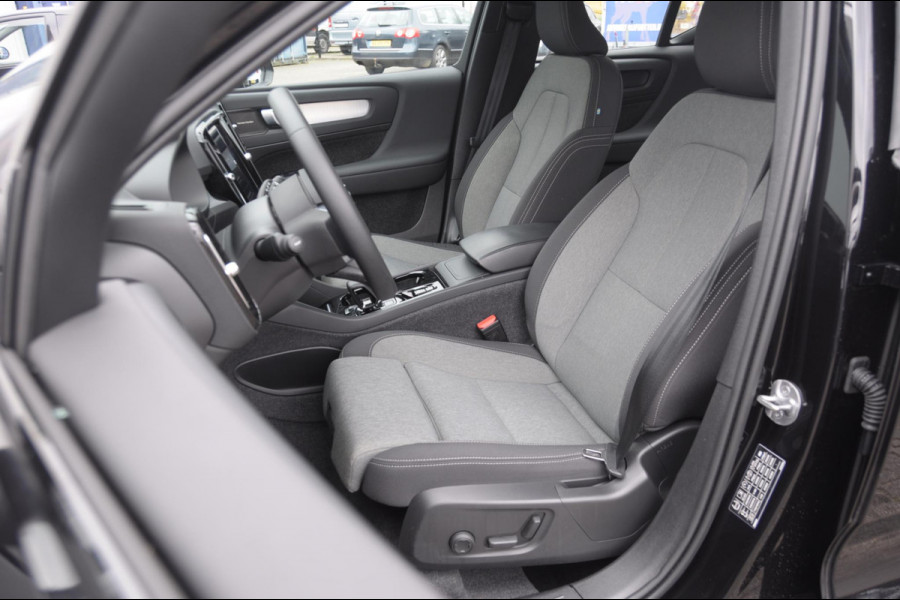 Volvo XC40 B4 211PK Automaat Plus Dark / Adaptieve cruise control / Keyless entry / Elektrische stoelen / Trekhaak / Elektrische achterklep / Stoel en stuurwielverwarming / Harman kardon audio / BLIS /