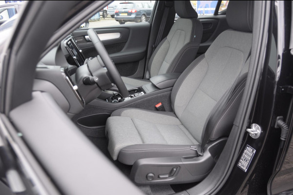 Volvo XC40 B4 211PK Automaat Plus Dark / Adaptieve cruise control / Keyless entry / Elektrische stoelen / Trekhaak / Elektrische achterklep / Stoel en stuurwielverwarming / Harman kardon audio / BLIS /