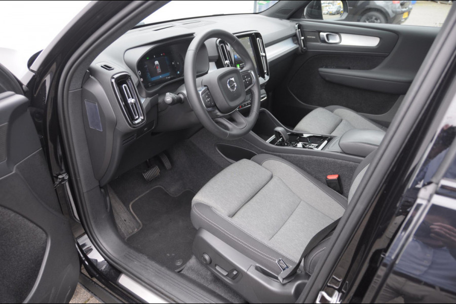 Volvo XC40 B4 211PK Automaat Plus Dark / Adaptieve cruise control / Keyless entry / Elektrische stoelen / Trekhaak / Elektrische achterklep / Stoel en stuurwielverwarming / Harman kardon audio / BLIS /