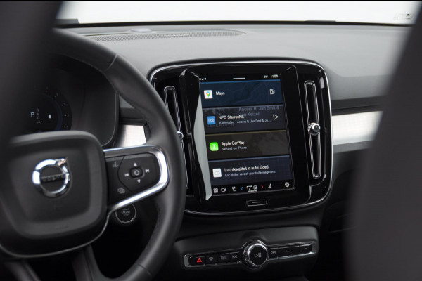 Volvo XC40 B4 211PK Automaat Plus Dark / Adaptieve cruise control / Keyless entry / Elektrische stoelen / Trekhaak / Elektrische achterklep / Stoel en stuurwielverwarming / Harman kardon audio / BLIS /