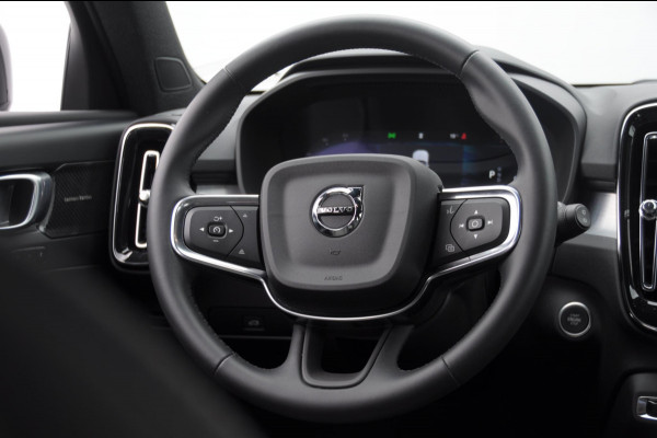Volvo XC40 B4 211PK Automaat Plus Dark / Adaptieve cruise control / Keyless entry / Elektrische stoelen / Trekhaak / Elektrische achterklep / Stoel en stuurwielverwarming / Harman kardon audio / BLIS /