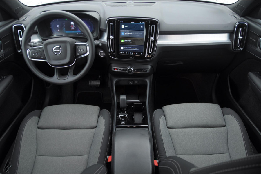 Volvo XC40 B4 211PK Automaat Plus Dark / Adaptieve cruise control / Keyless entry / Elektrische stoelen / Trekhaak / Elektrische achterklep / Stoel en stuurwielverwarming / Harman kardon audio / BLIS /