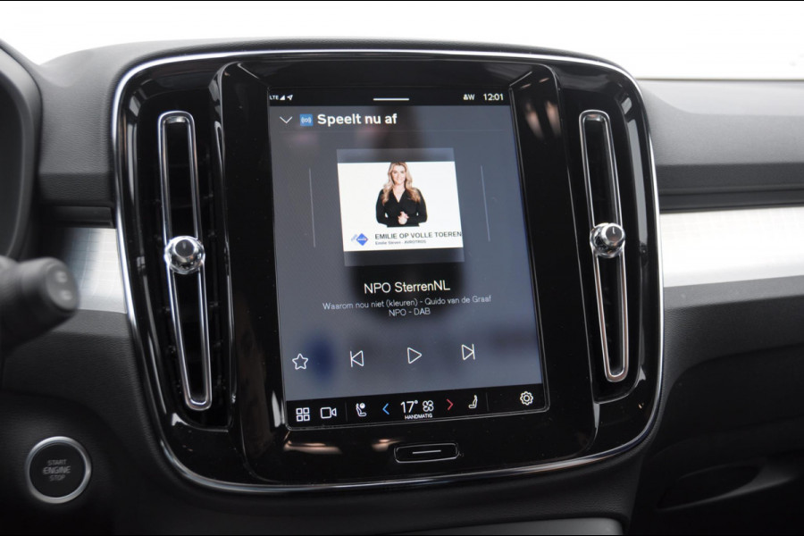 Volvo XC40 B4 211PK Automaat Plus Dark / Adaptieve cruise control / Keyless entry / Elektrische stoelen / Trekhaak / Elektrische achterklep / Stoel en stuurwielverwarming / Harman kardon audio / BLIS /
