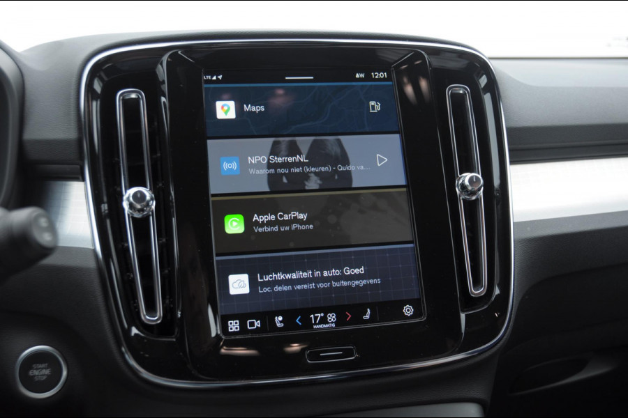 Volvo XC40 B4 211PK Automaat Plus Dark / Adaptieve cruise control / Keyless entry / Elektrische stoelen / Trekhaak / Elektrische achterklep / Stoel en stuurwielverwarming / Harman kardon audio / BLIS /