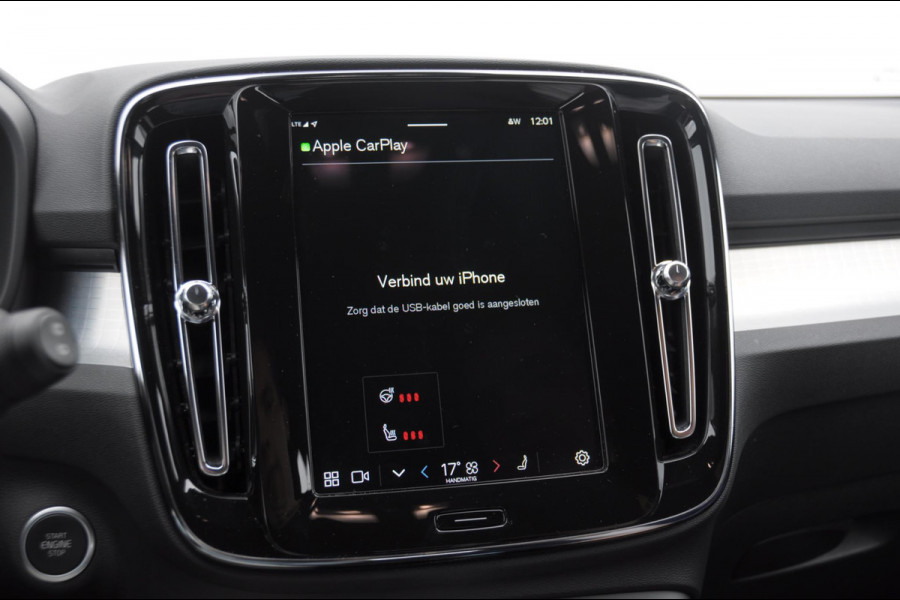 Volvo XC40 B4 211PK Automaat Plus Dark / Adaptieve cruise control / Keyless entry / Elektrische stoelen / Trekhaak / Elektrische achterklep / Stoel en stuurwielverwarming / Harman kardon audio / BLIS /
