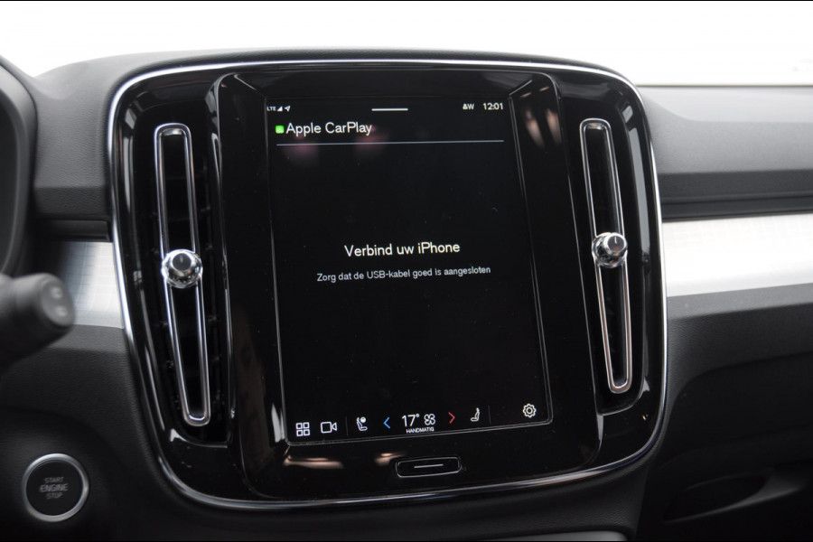 Volvo XC40 B4 211PK Automaat Plus Dark / Adaptieve cruise control / Keyless entry / Elektrische stoelen / Trekhaak / Elektrische achterklep / Stoel en stuurwielverwarming / Harman kardon audio / BLIS /
