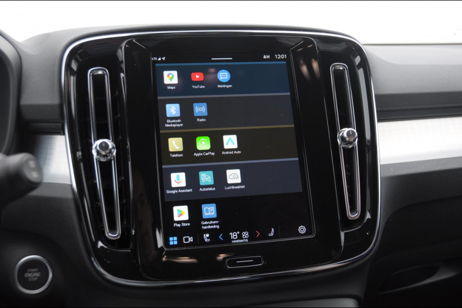 Volvo XC40 B4 211PK Automaat Plus Dark / Adaptieve cruise control / Keyless entry / Elektrische stoelen / Trekhaak / Elektrische achterklep / Stoel en stuurwielverwarming / Harman kardon audio / BLIS /