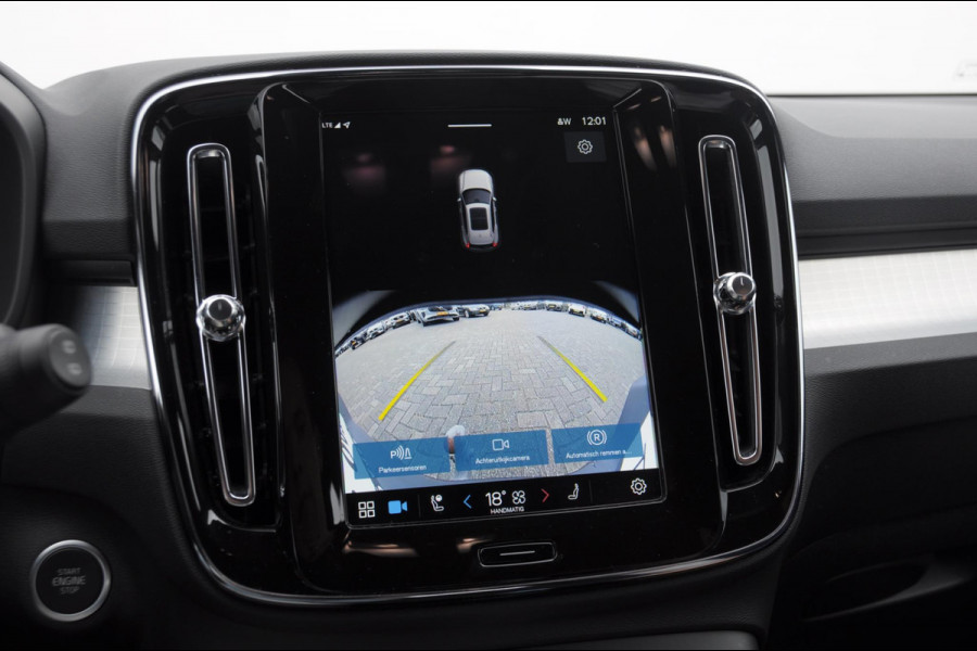 Volvo XC40 B4 211PK Automaat Plus Dark / Adaptieve cruise control / Keyless entry / Elektrische stoelen / Trekhaak / Elektrische achterklep / Stoel en stuurwielverwarming / Harman kardon audio / BLIS /