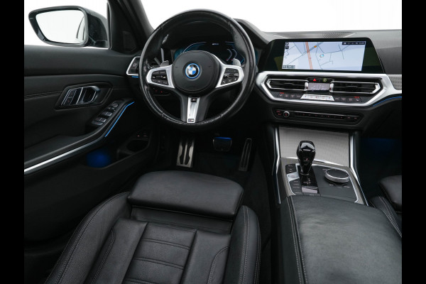 BMW 3 Serie Touring 330e Business Edition Plus M-Sportpack (INCL-BTW) *PANO | VERNASCA-FULL-LEATHER | HEAD-UP | FULL-LED | DIGI-COCKPIT | NAVI-FULLMAP | HEATED-SPORTSEATS | HIFI-SOUND | CAMERA | AMBIENT-LIGHT | TOWBAR | 19''ALU*