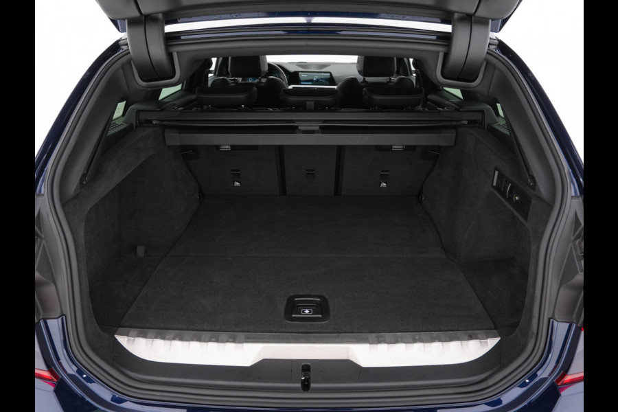 BMW 3 Serie Touring 330e Business Edition Plus M-Sportpack (INCL-BTW) *PANO | VERNASCA-FULL-LEATHER | HEAD-UP | FULL-LED | DIGI-COCKPIT | NAVI-FULLMAP | HEATED-SPORTSEATS | HIFI-SOUND | CAMERA | AMBIENT-LIGHT | TOWBAR | 19''ALU*