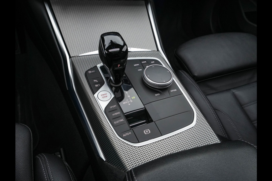 BMW 3 Serie Touring 330e Business Edition Plus M-Sportpack (INCL-BTW) *PANO | VERNASCA-FULL-LEATHER | HEAD-UP | FULL-LED | DIGI-COCKPIT | NAVI-FULLMAP | HEATED-SPORTSEATS | HIFI-SOUND | CAMERA | AMBIENT-LIGHT | TOWBAR | 19''ALU*