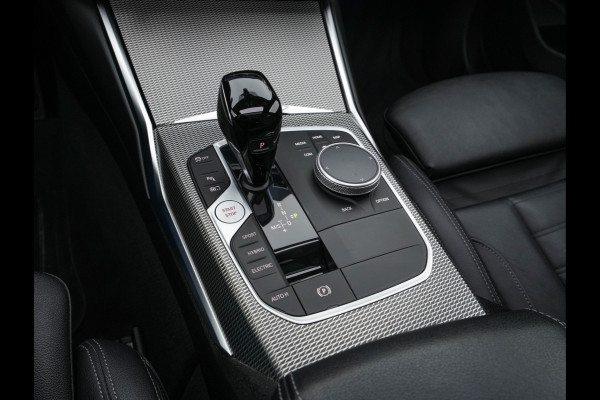 BMW 3 Serie Touring 330e Business Edition Plus M-Sportpack (INCL-BTW) *PANO | VERNASCA-FULL-LEATHER | HEAD-UP | FULL-LED | DIGI-COCKPIT | NAVI-FULLMAP | HEATED-SPORTSEATS | HIFI-SOUND | CAMERA | AMBIENT-LIGHT | TOWBAR | 19''ALU*