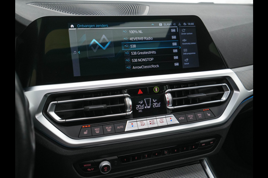 BMW 3 Serie Touring 330e Business Edition Plus M-Sportpack (INCL-BTW) *PANO | VERNASCA-FULL-LEATHER | HEAD-UP | FULL-LED | DIGI-COCKPIT | NAVI-FULLMAP | HEATED-SPORTSEATS | HIFI-SOUND | CAMERA | AMBIENT-LIGHT | TOWBAR | 19''ALU*