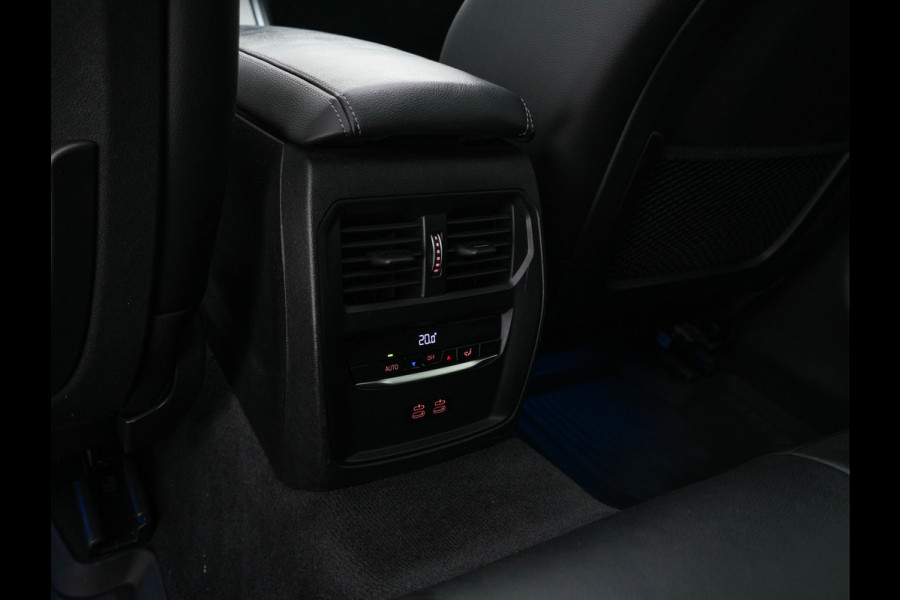 BMW 3 Serie Touring 330e Business Edition Plus M-Sportpack (INCL-BTW) *PANO | VERNASCA-FULL-LEATHER | HEAD-UP | FULL-LED | DIGI-COCKPIT | NAVI-FULLMAP | HEATED-SPORTSEATS | HIFI-SOUND | CAMERA | AMBIENT-LIGHT | TOWBAR | 19''ALU*