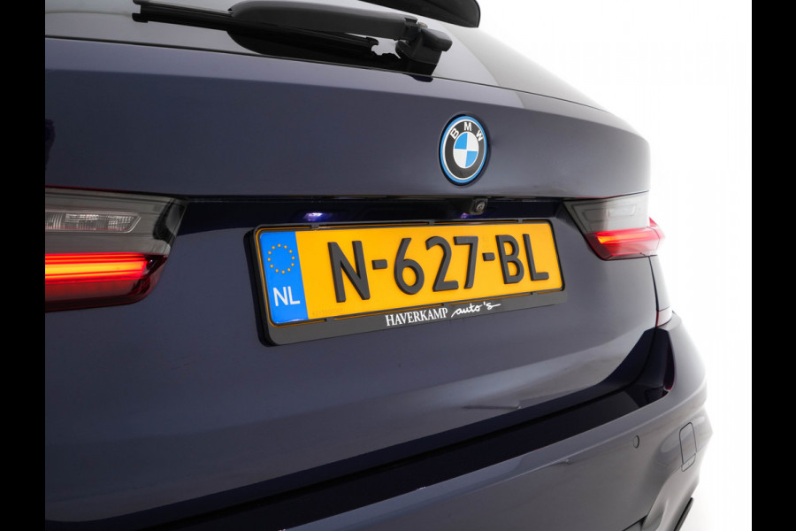 BMW 3 Serie Touring 330e Business Edition Plus M-Sportpack (INCL-BTW) *PANO | VERNASCA-FULL-LEATHER | HEAD-UP | FULL-LED | DIGI-COCKPIT | NAVI-FULLMAP | HEATED-SPORTSEATS | HIFI-SOUND | CAMERA | AMBIENT-LIGHT | TOWBAR | 19''ALU*