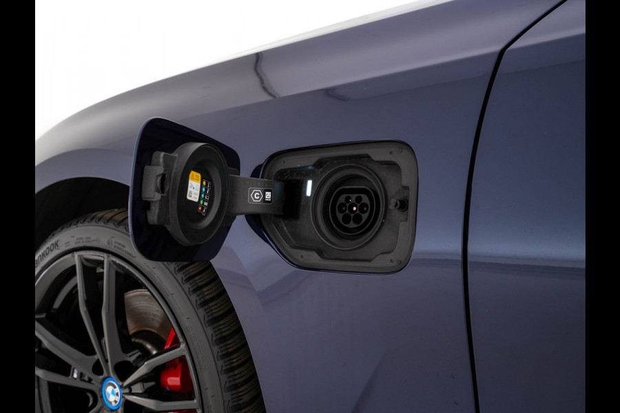 BMW 3 Serie Touring 330e Business Edition Plus M-Sportpack (INCL-BTW) *PANO | VERNASCA-FULL-LEATHER | HEAD-UP | FULL-LED | DIGI-COCKPIT | NAVI-FULLMAP | HEATED-SPORTSEATS | HIFI-SOUND | CAMERA | AMBIENT-LIGHT | TOWBAR | 19''ALU*