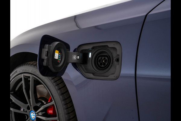 BMW 3 Serie Touring 330e Business Edition Plus M-Sportpack (INCL-BTW) *PANO | VERNASCA-FULL-LEATHER | HEAD-UP | FULL-LED | DIGI-COCKPIT | NAVI-FULLMAP | HEATED-SPORTSEATS | HIFI-SOUND | CAMERA | AMBIENT-LIGHT | TOWBAR | 19''ALU*