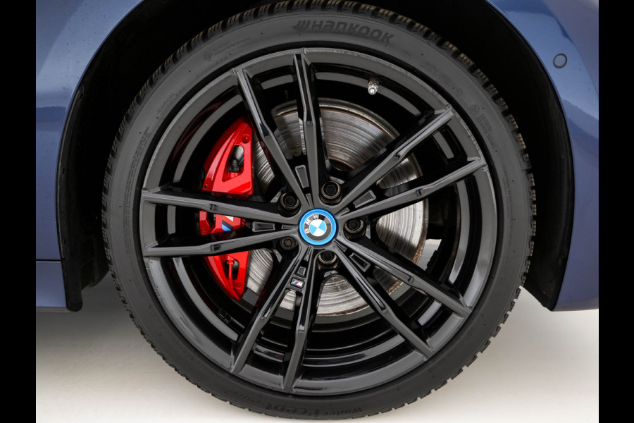BMW 3 Serie Touring 330e Business Edition Plus M-Sportpack (INCL-BTW) *PANO | VERNASCA-FULL-LEATHER | HEAD-UP | FULL-LED | DIGI-COCKPIT | NAVI-FULLMAP | HEATED-SPORTSEATS | HIFI-SOUND | CAMERA | AMBIENT-LIGHT | TOWBAR | 19''ALU*