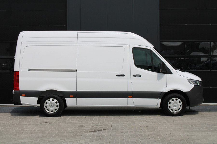 Mercedes-Benz Sprinter 317CDI L2H2 Pro - 2x Schuifdeur - LED - Mbux 10 - 3.5t Trekhaak - Betimmering - Camera - Carplay - Bind spot - Cruise - Smartpho