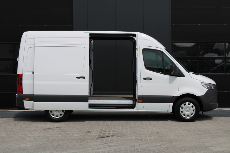 Mercedes-Benz Sprinter 317CDI L2H2 Pro - 2x Schuifdeur - LED - Mbux 10 - 3.5t Trekhaak - Betimmering - Camera - Carplay - Bind spot - Cruise - Smartpho