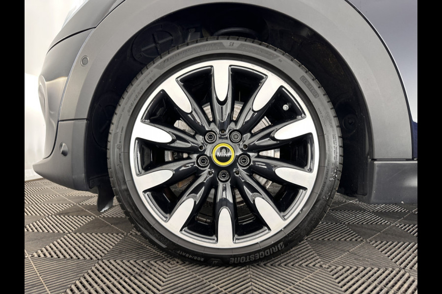 MINI Mini Electric Yours 33 kWh [ 3-Fase ] (INCL-BTW) *PANO | LUXURY-LEATHER | HARMAN/KARDON-AUDIO | FULL-LED | KEYLESS | CAMERA | NAVI-FULLMAP | DIGI-COCKPIT | DAB | HEAD-UP | HEATED-SPORTSEATS | 17"ALU*