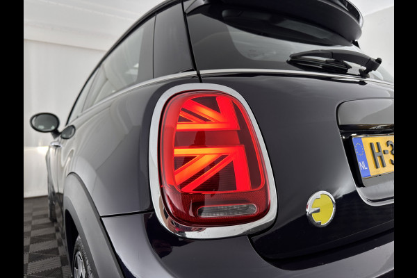 MINI Mini Electric Yours 33 kWh [ 3-Fase ] (INCL-BTW) *PANO | LUXURY-LEATHER | HARMAN/KARDON-AUDIO | FULL-LED | KEYLESS | CAMERA | NAVI-FULLMAP | DIGI-COCKPIT | DAB | HEAD-UP | HEATED-SPORTSEATS | 17"ALU*