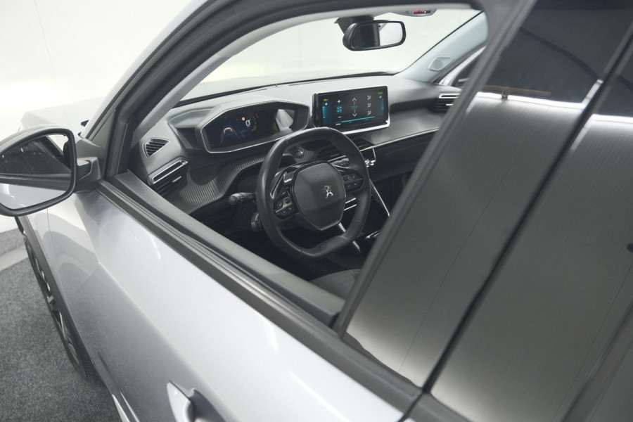 Peugeot e-2008 EV Allure Pack 50 kWh | 3 Fase Laadfunctie | Camera | Navigatie | Parkeersensoren | Apple Carplay