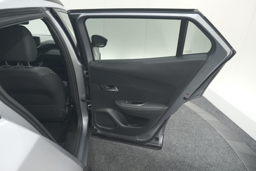 Peugeot e-2008 EV Allure Pack 50 kWh | 3 Fase Laadfunctie | Camera | Navigatie | Parkeersensoren | Apple Carplay