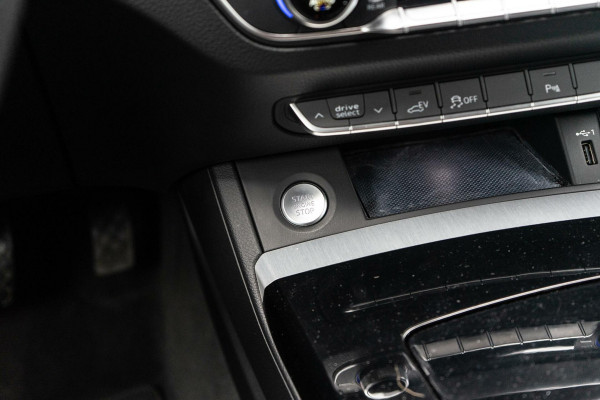 Audi Q5 50 TFSI e S-Line Camera / HUD / Luchtvering