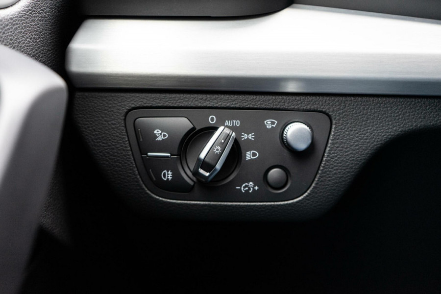 Audi Q5 50 TFSI e S-Line Camera / HUD / Luchtvering