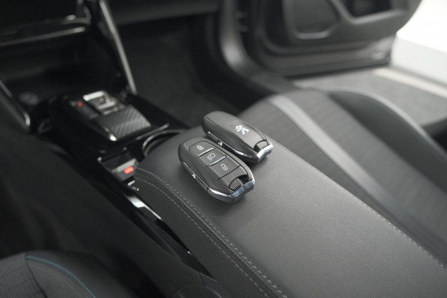 Peugeot 2008 PureTech 130 EAT8 Allure Pack | Camera | Navigatie | Parkeersensoren | Apple Carplay