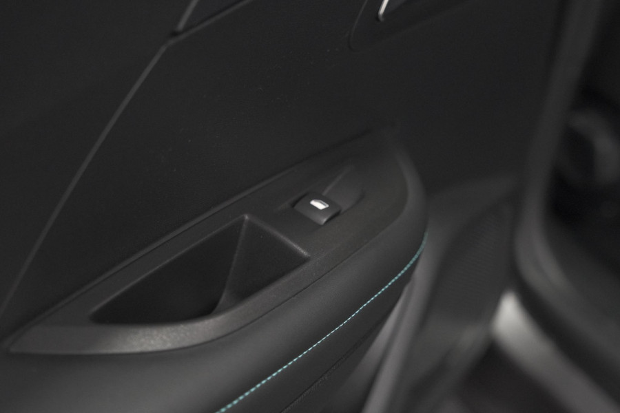 Peugeot 2008 PureTech 130 EAT8 Allure Pack | Camera | Navigatie | Parkeersensoren | Apple Carplay