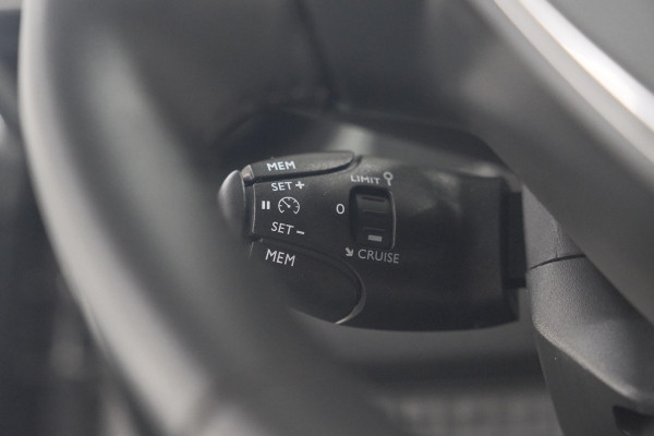 Peugeot 2008 PureTech 130 EAT8 Allure Pack | Camera | Navigatie | Parkeersensoren | Apple Carplay