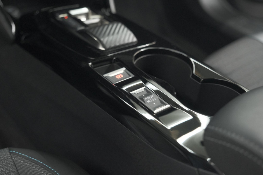 Peugeot 2008 PureTech 130 EAT8 Allure Pack | Camera | Navigatie | Parkeersensoren | Apple Carplay