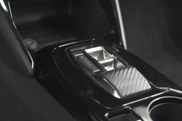 Peugeot 2008 PureTech 130 EAT8 Allure Pack | Camera | Navigatie | Parkeersensoren | Apple Carplay