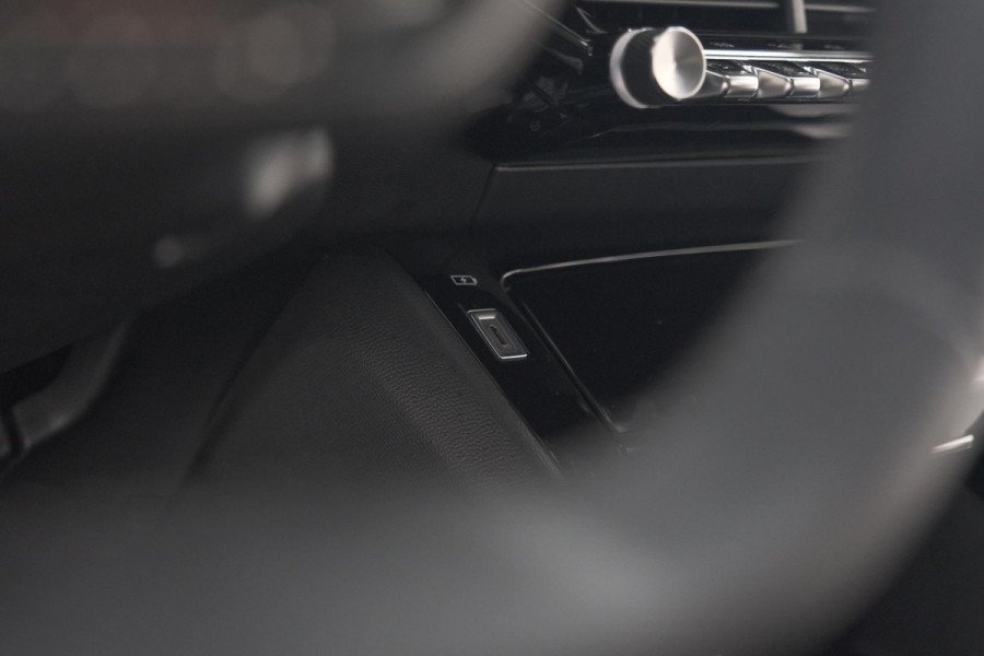 Peugeot 2008 PureTech 130 EAT8 Allure Pack | Camera | Navigatie | Parkeersensoren | Apple Carplay
