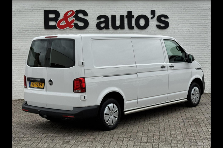 Volkswagen Transporter 2.0 TDI L2H1 28 Comfortline Navigatie Trekhaak Carplay Cruise Airco Lat om lat 4 Seizoenen banden