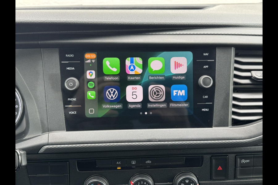 Volkswagen Transporter 2.0 TDI L2H1 28 Comfortline Navigatie Trekhaak Carplay Cruise Airco Lat om lat 4 Seizoenen banden