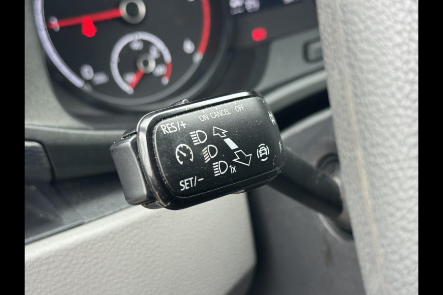 Volkswagen Transporter 2.0 TDI L2H1 28 Comfortline Navigatie Trekhaak Carplay Cruise Airco Lat om lat 4 Seizoenen banden