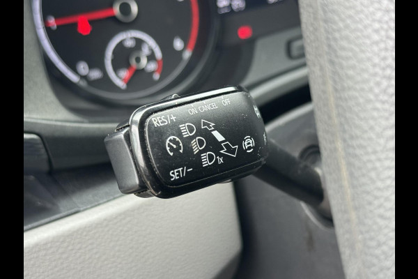 Volkswagen Transporter 2.0 TDI L2H1 28 Comfortline Navigatie Trekhaak Carplay Cruise Airco Lat om lat 4 Seizoenen banden