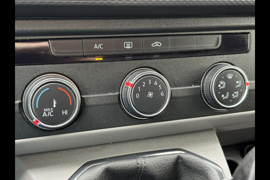 Volkswagen Transporter 2.0 TDI L2H1 28 Comfortline Navigatie Trekhaak Carplay Cruise Airco Lat om lat 4 Seizoenen banden